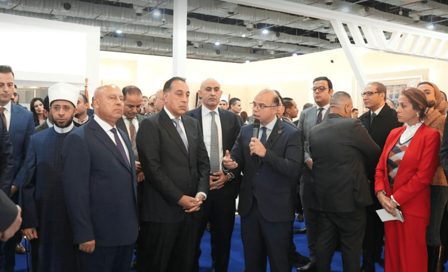 معرض القاهرة الدولي للكتاب 2026| رئيس الوزراء يتفقد جناح هيئة الرقابة المالية