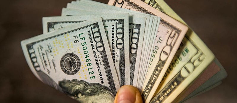 الدولار عمال ينزل.. سعر الدولار اليوم أمام الجنيه المصري بكام