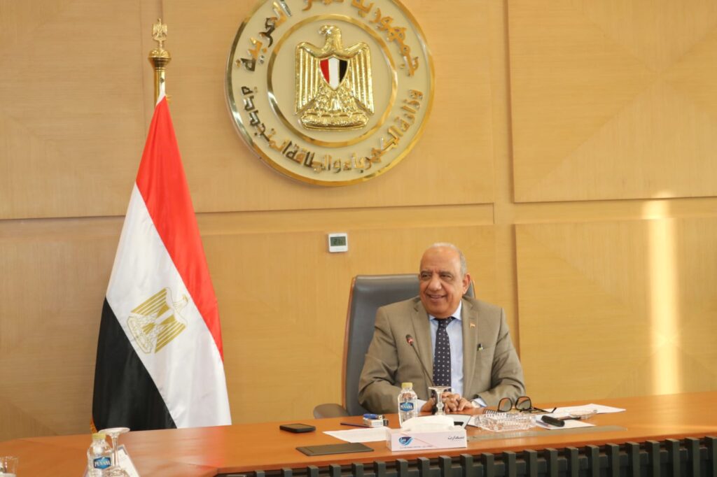 متابعات وزير الكهرباء لآخر مستجدات تنفيذ مشروعات الطاقات المتجددة وكفاءة التشغيل