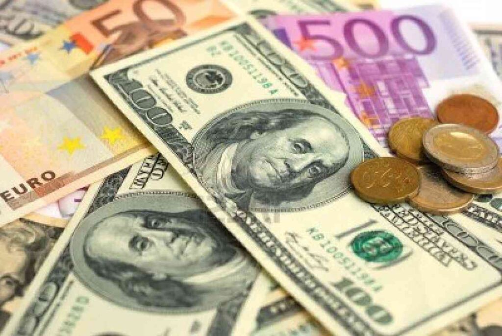 الدولار يكسر حالة الترقب.. ارتفاع متفاوت في أسعار العملات اليوم 26 يناير بالختام