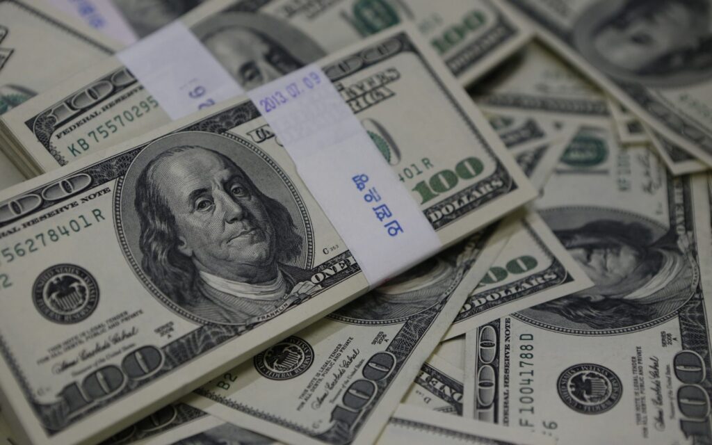 دوخ العملاء| الهبوط عنوان سعر الدولار اليوم 26 يناير بمنتصف لتعاملات