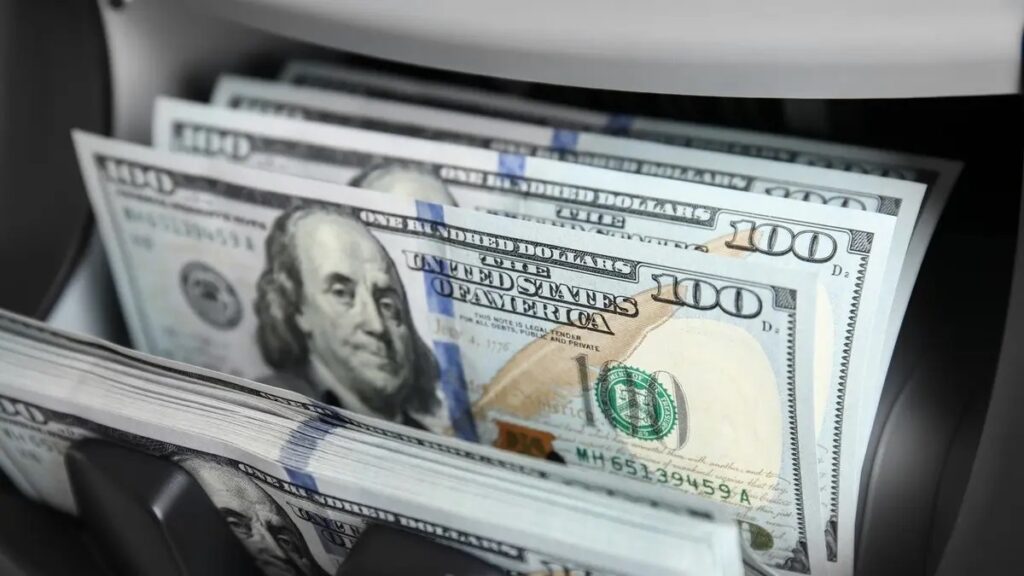 العملة على فين؟ هبوط في سعر الدولار اليوم 15 فبراير بالمنتصف