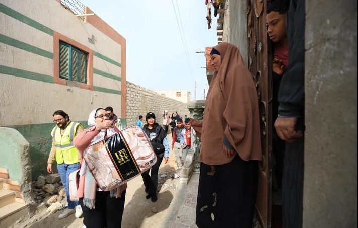 مبادرة لتوزيع 1000 بطانية بالفيوم| جمعية البنك الأهلي المصري توزع الخير
