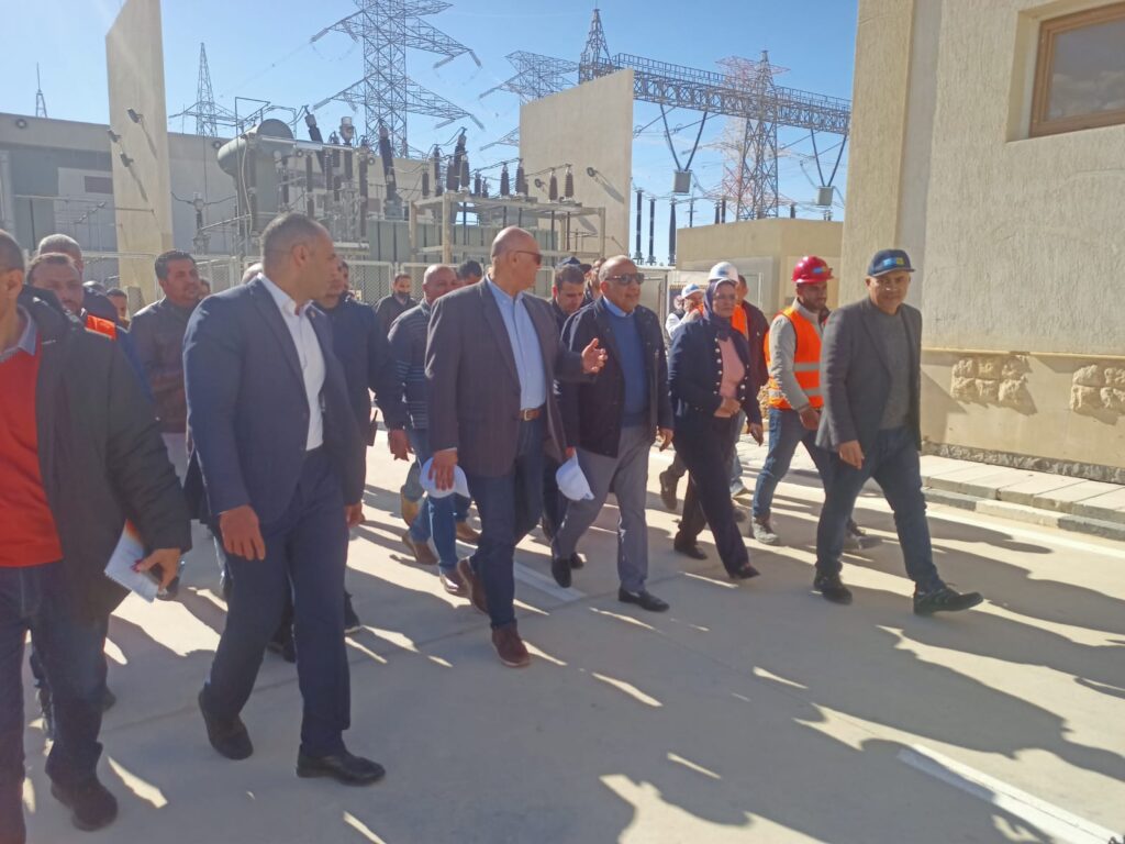 وزير الكهرباء ومحافظ الإسكندرية يتفقدان محطة محولات برج العرب الترفيهية ويشهدان وضع الجهد وإطلاق التيار الجديد