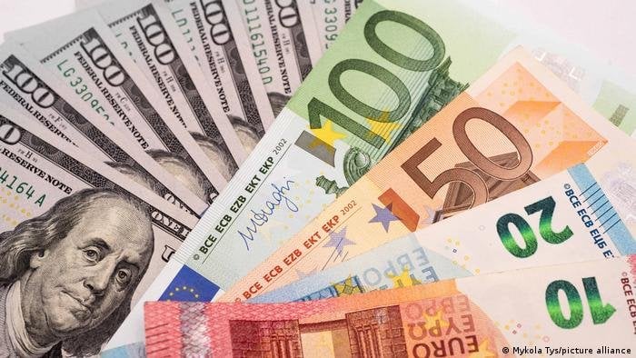 أسعار العملات اليوم تفاجئ المصريين ثالث أيام العيد.. والعيون على القادم