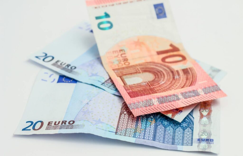 قبل ما تبدّل فلوسك.. اعرف سعر اليورو اليوم 10 مارس في البنوك والسوق