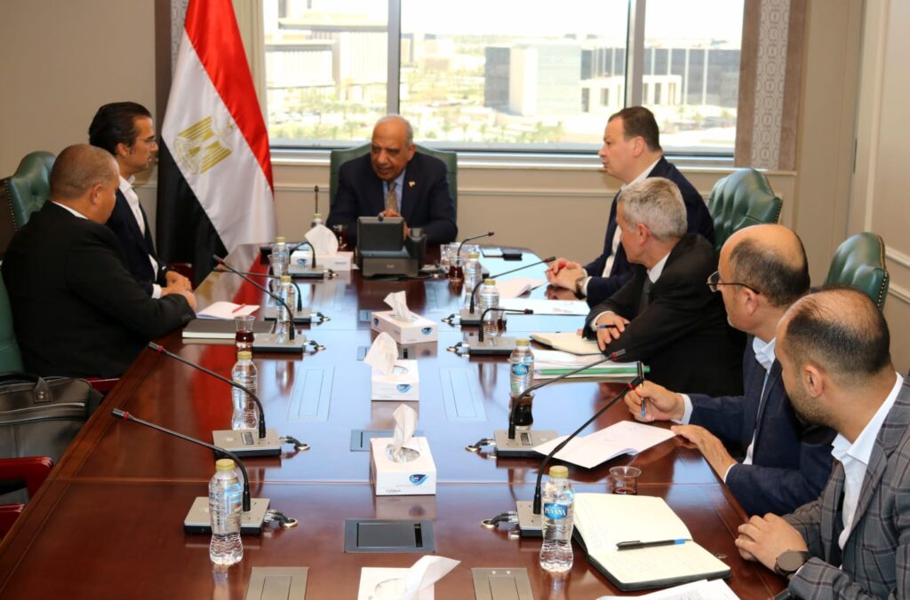 التوسع بمشروعات الطاقة الشمسية والرياح| وزير الكهرباء يجتمع مع تحالف «حسن علام- إنفينيتي»