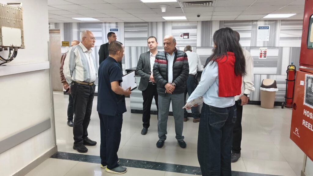 في زيارة ميدانية مفاجئة| وزير الكهرباء يتفقد مستشفى الكهرباء ويتابع العمل خلال الاجازات