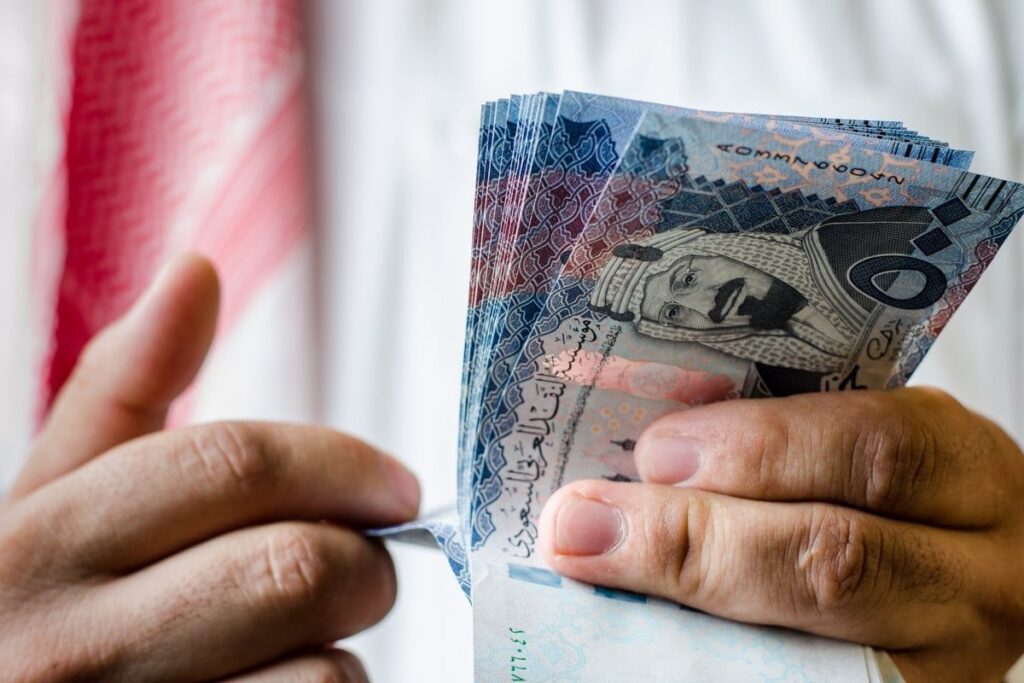 سعر الريال السعودي اليوم 6 مايو 2026 يشغل المستوردين والمسافرين