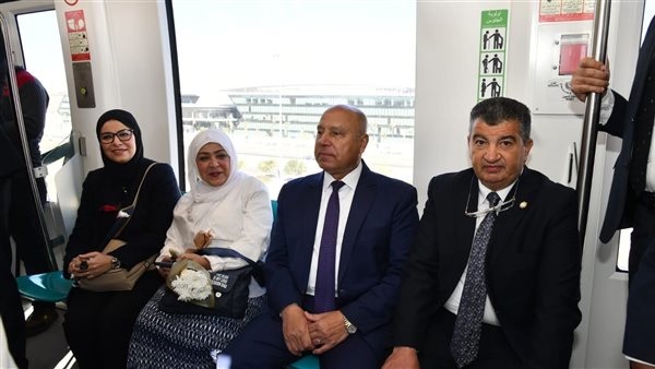 مونوريل شرق النيل| وزير النقل يستقل القطار من محطة المستثمرين بالقاهرة الجديدة إلى العاصمة