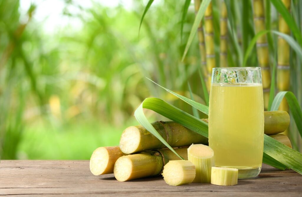 ضبط مواد تُستخدم في غش عصير القصب بعدة محافظات| التموين توضح